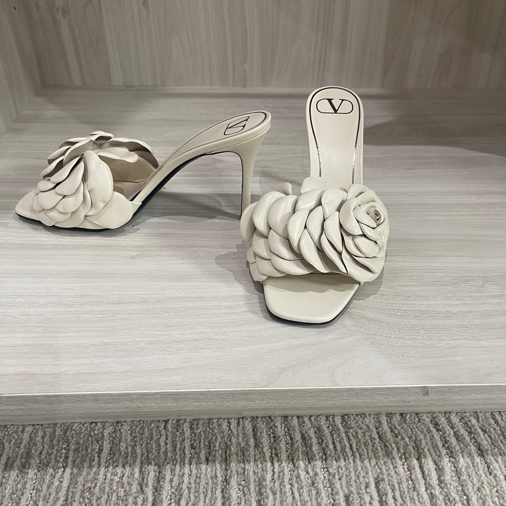 New Valentino Garavani atelier Rose Leather Slides size 39.5